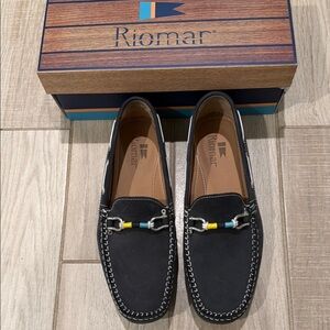 Riomar Mens Navy loafers
Good condition worn a few times
Size 10 1:2